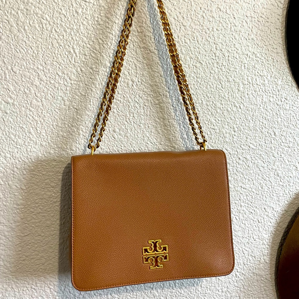 Like new Tori Burch Britten adjustable shoulder bag
